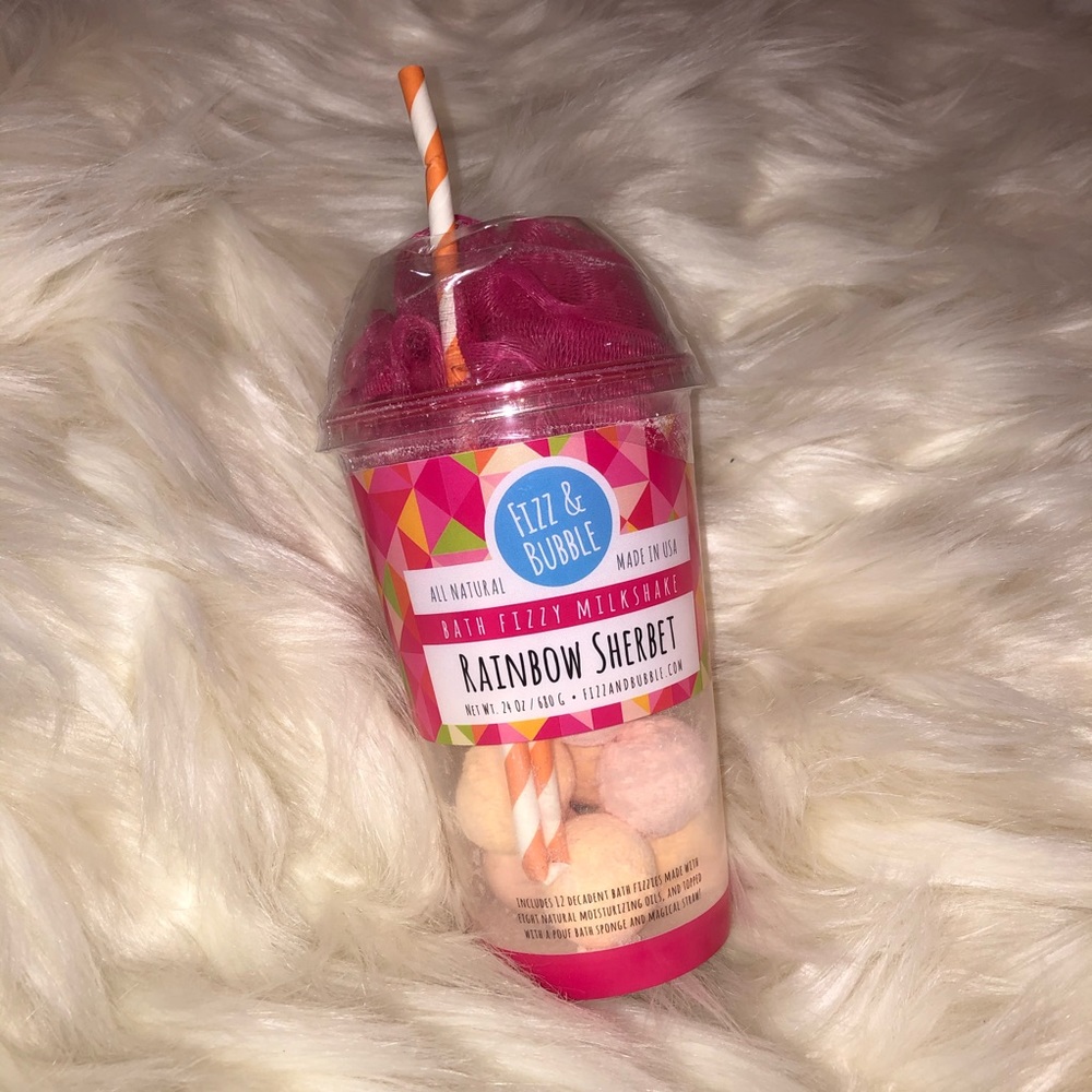 Bath Bomb Set With Scrubbie